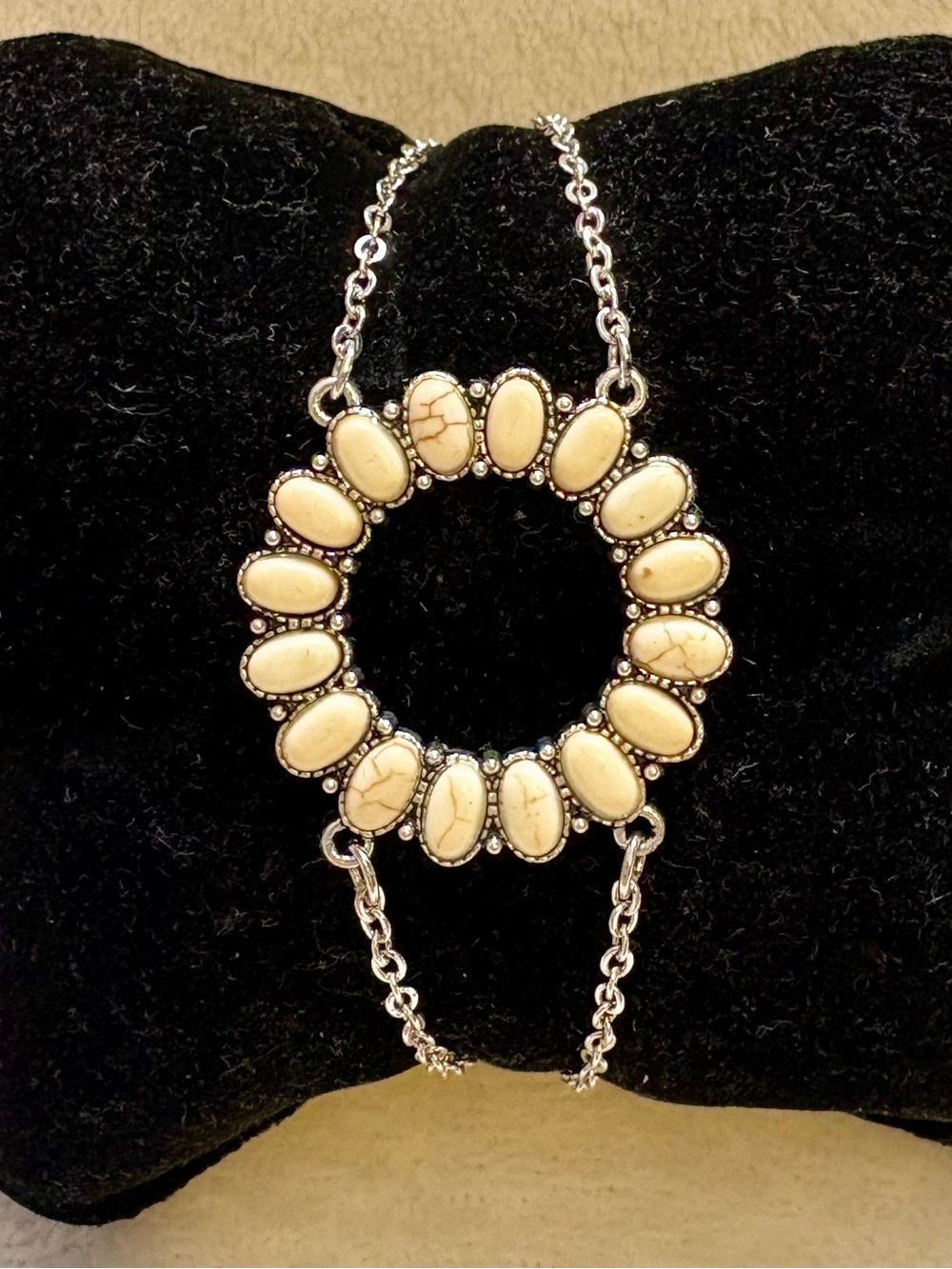 Plunder Cream Stone Circle Bracelet With Silver Tone Chain & Extender